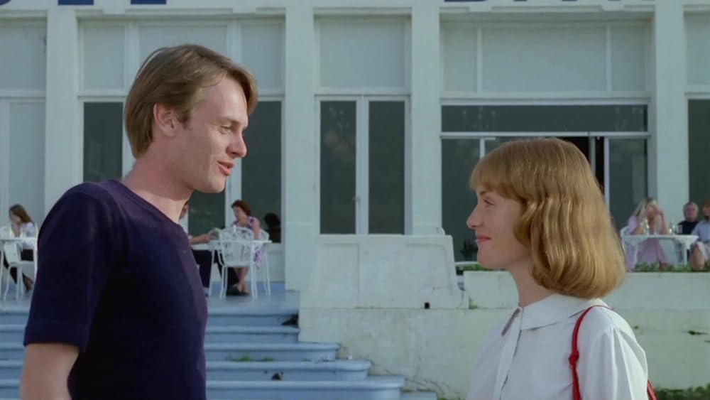 レースを編む女の画像