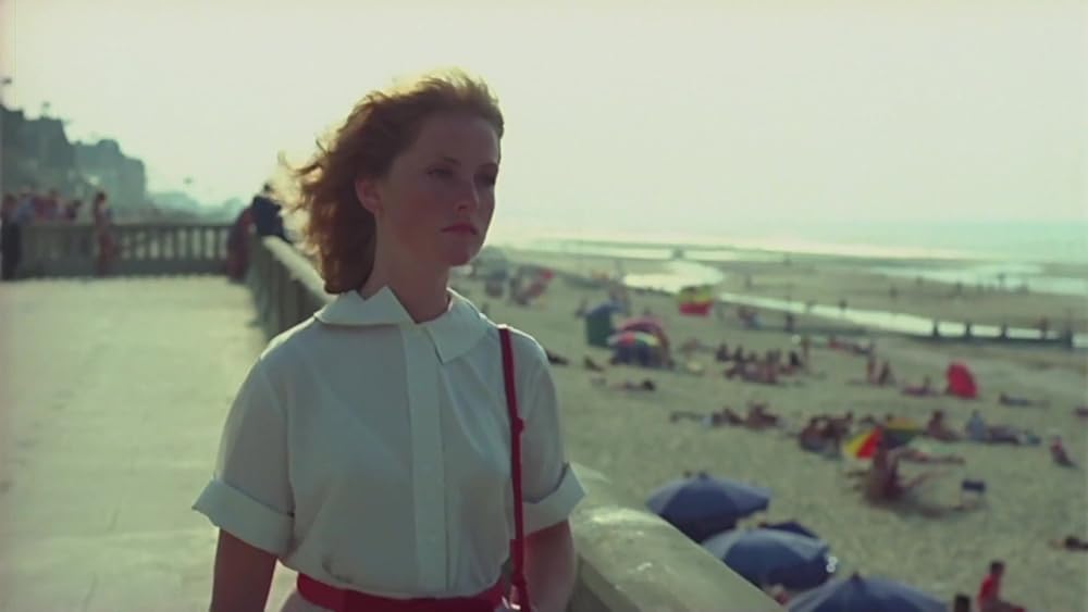 レースを編む女の画像