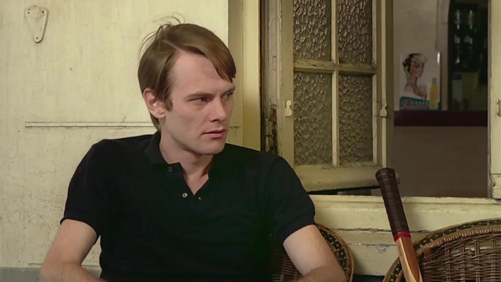 レースを編む女の画像