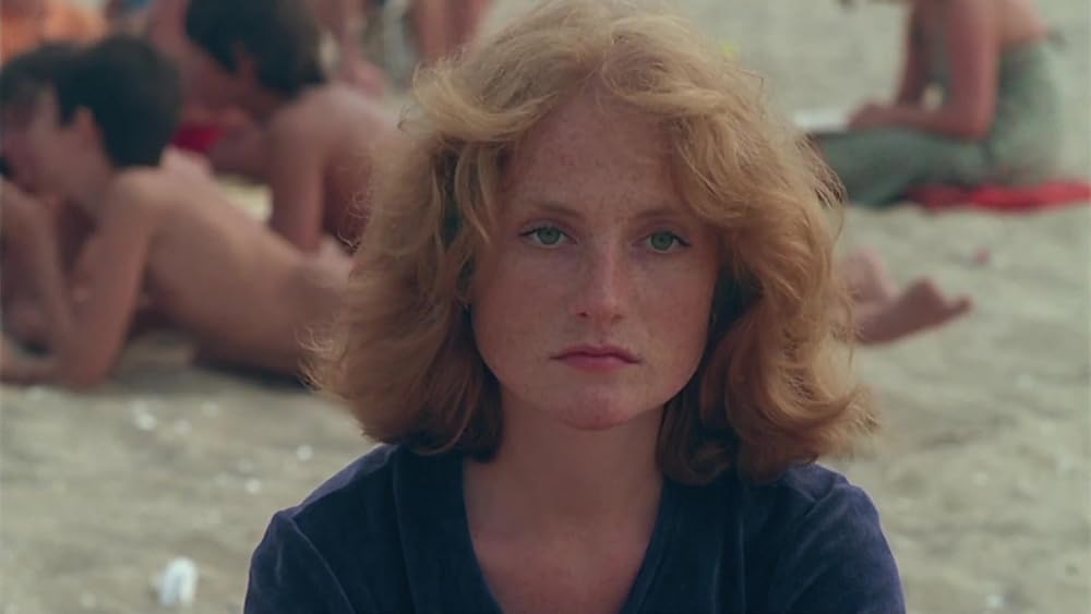 レースを編む女の画像