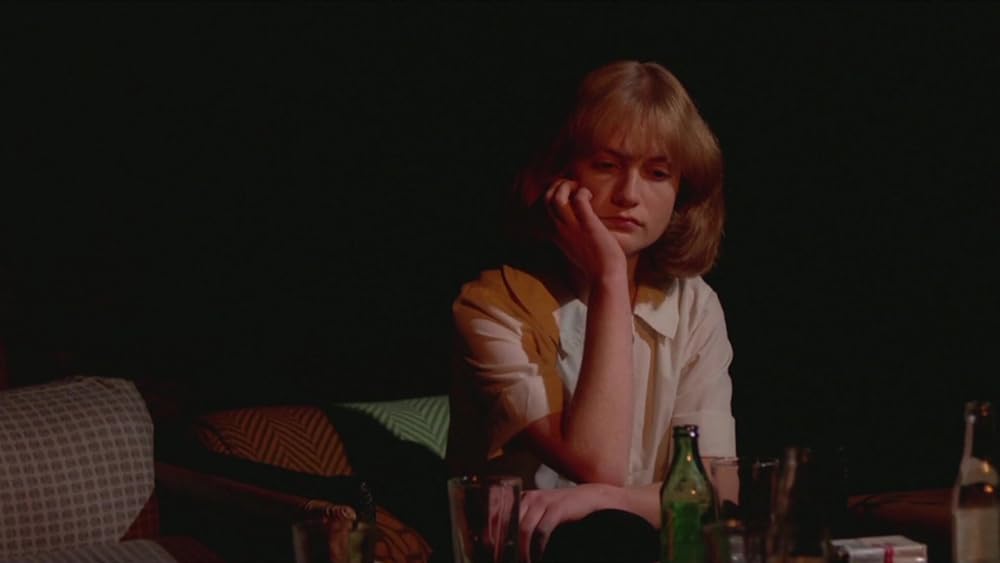 レースを編む女の画像