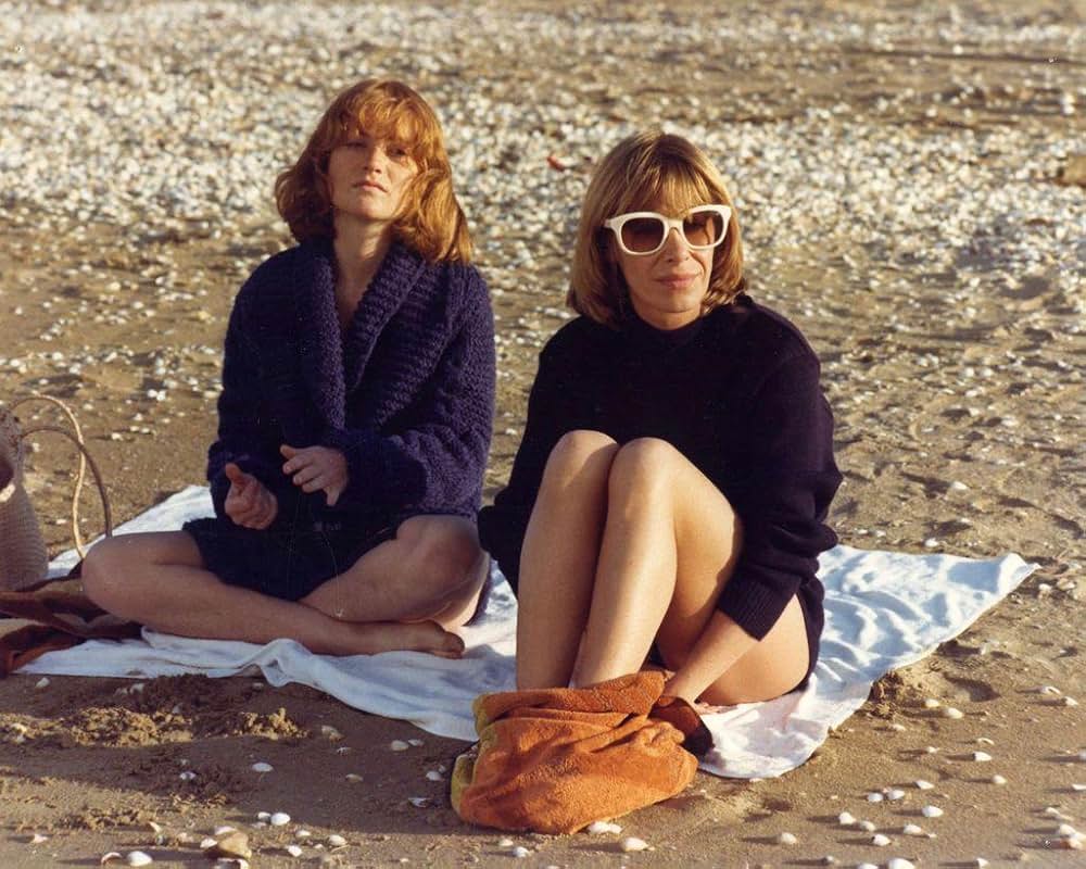 レースを編む女の画像