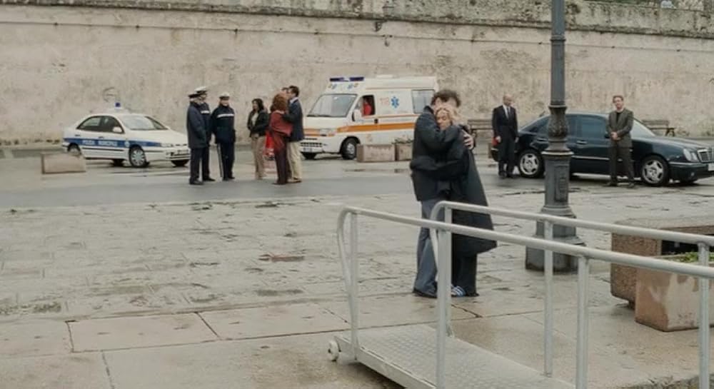 スウェプト・アウェイの画像