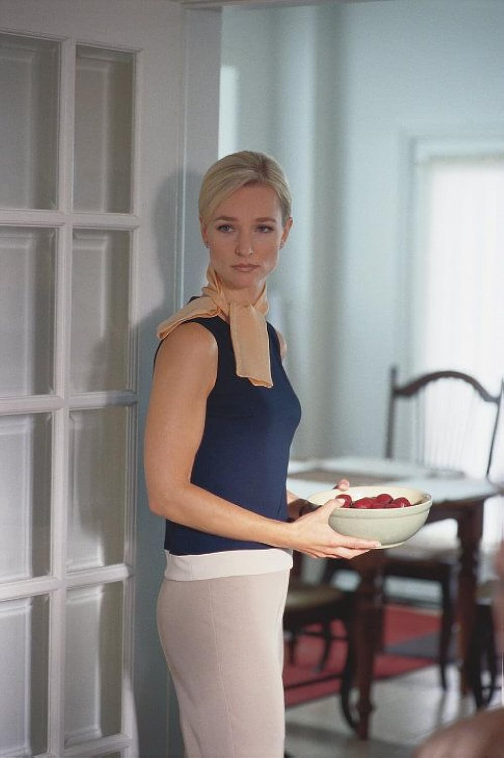 レスリー・ニールセンの 裸の石（ストーン）を持つ男の画像