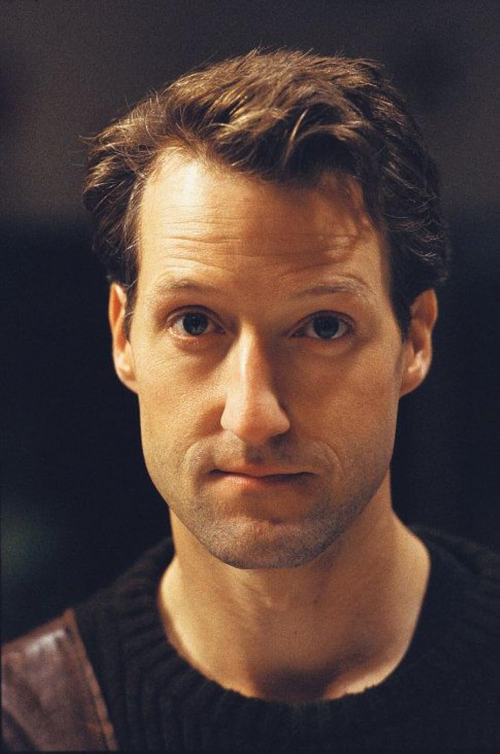 レスリー・ニールセンの 裸の石（ストーン）を持つ男の画像