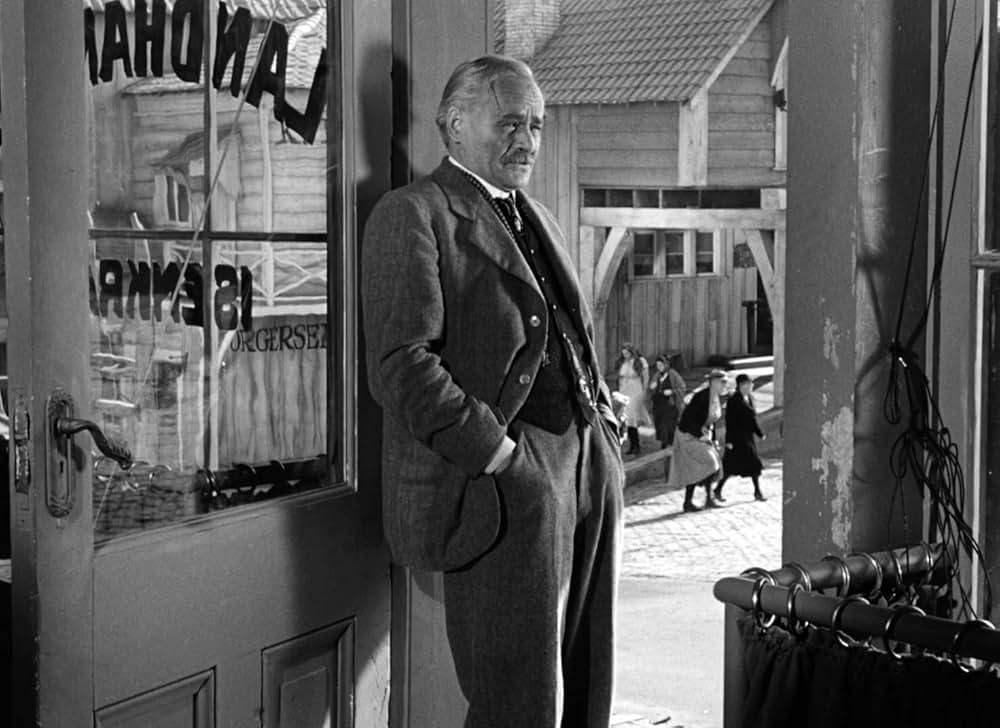 暴力に挑む男の画像