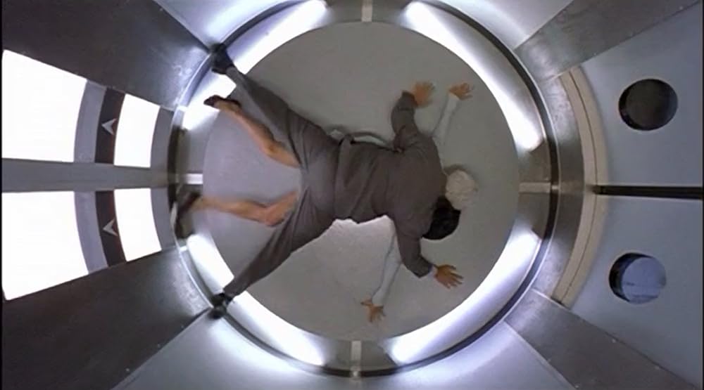 レスリー・ニールセンの2001年宇宙への旅の画像