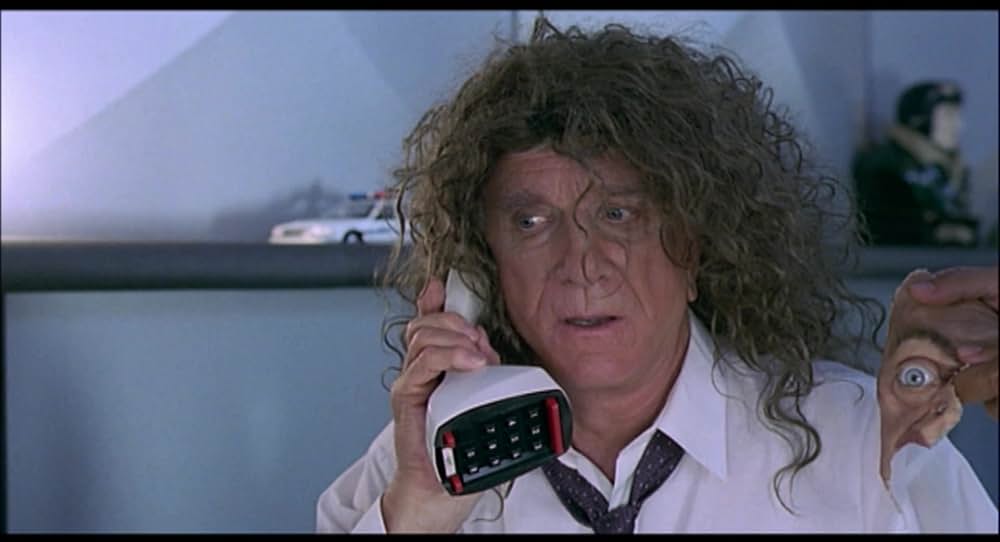 レスリー・ニールセンの2001年宇宙への旅の画像