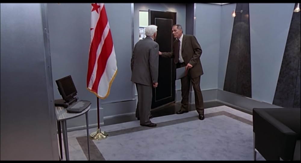 レスリー・ニールセンの2001年宇宙への旅の画像