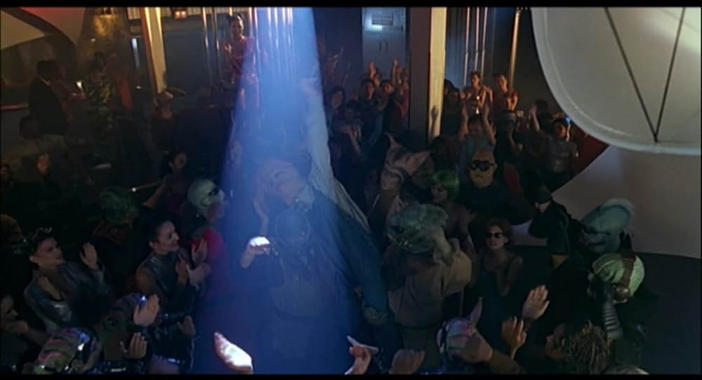 レスリー・ニールセンの2001年宇宙への旅の画像