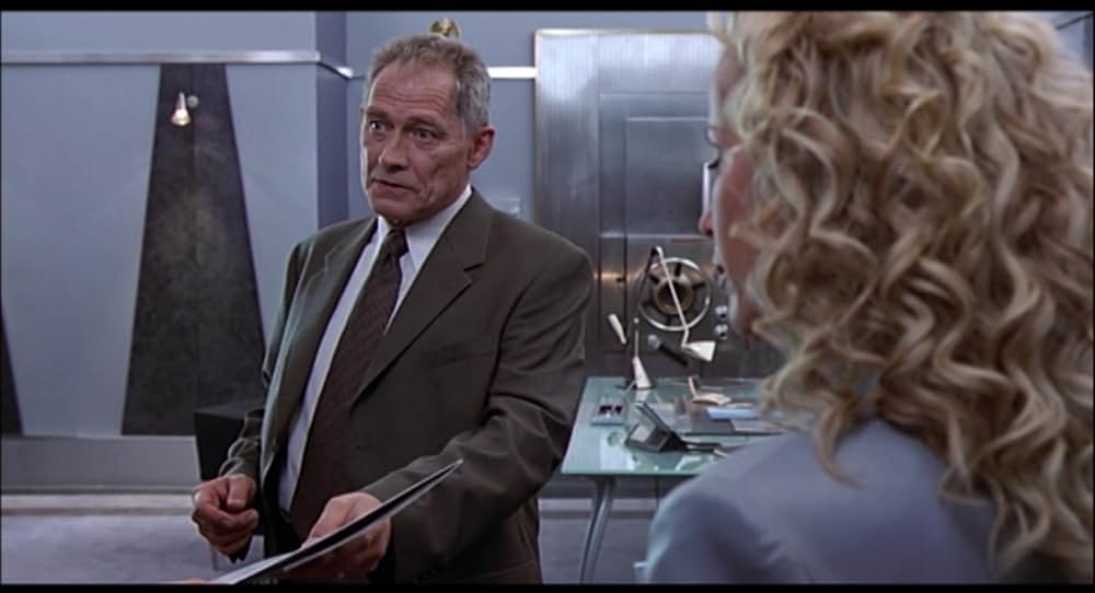 レスリー・ニールセンの2001年宇宙への旅の画像