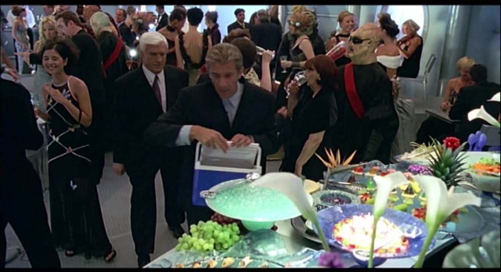 レスリー・ニールセンの2001年宇宙への旅の画像