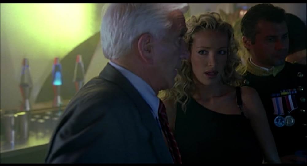 レスリー・ニールセンの2001年宇宙への旅の画像