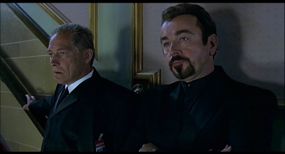 レスリー・ニールセンの2001年宇宙への旅の画像