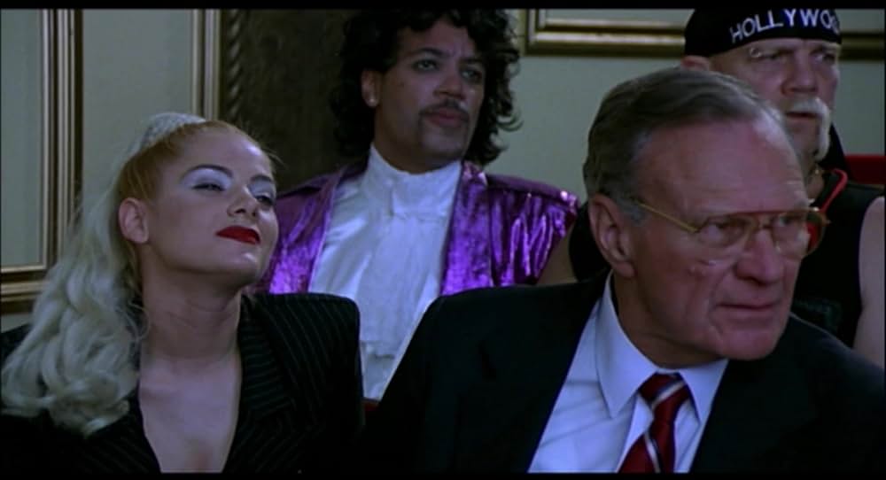 レスリー・ニールセンの2001年宇宙への旅の画像