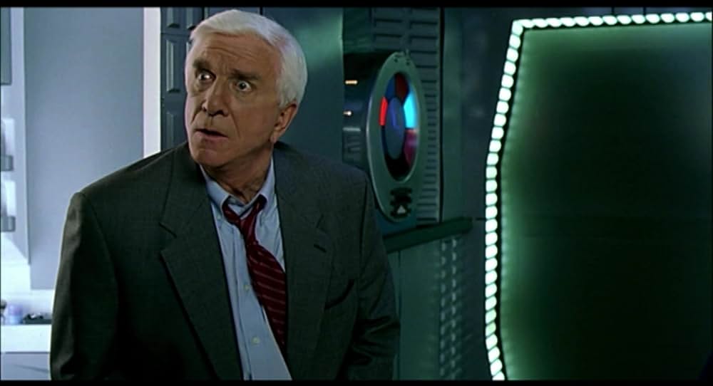 レスリー・ニールセンの2001年宇宙への旅の画像