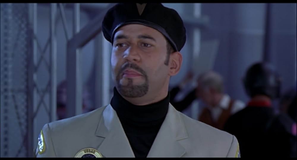 レスリー・ニールセンの2001年宇宙への旅の画像