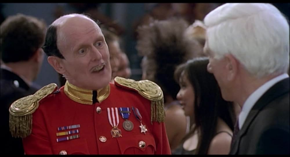 レスリー・ニールセンの2001年宇宙への旅の画像