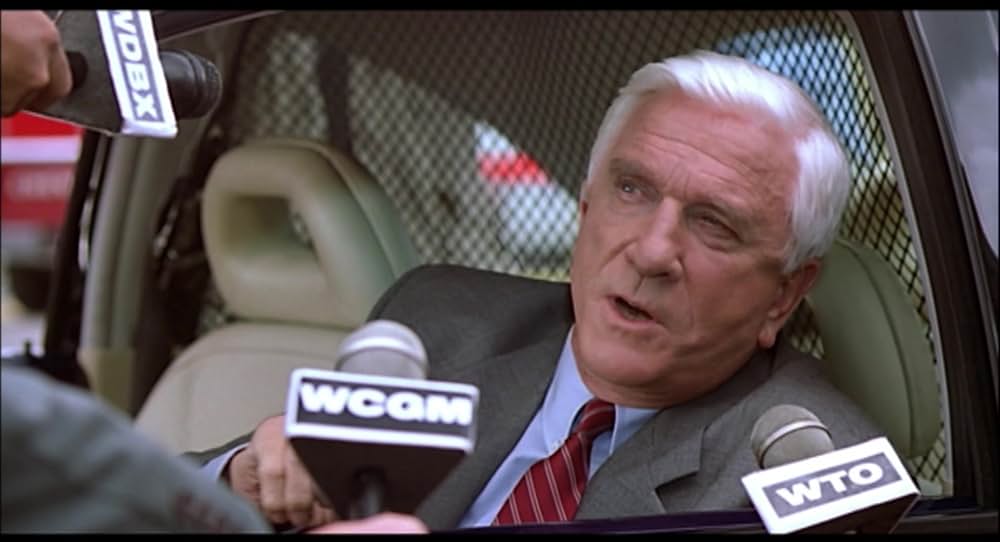 レスリー・ニールセンの2001年宇宙への旅の画像