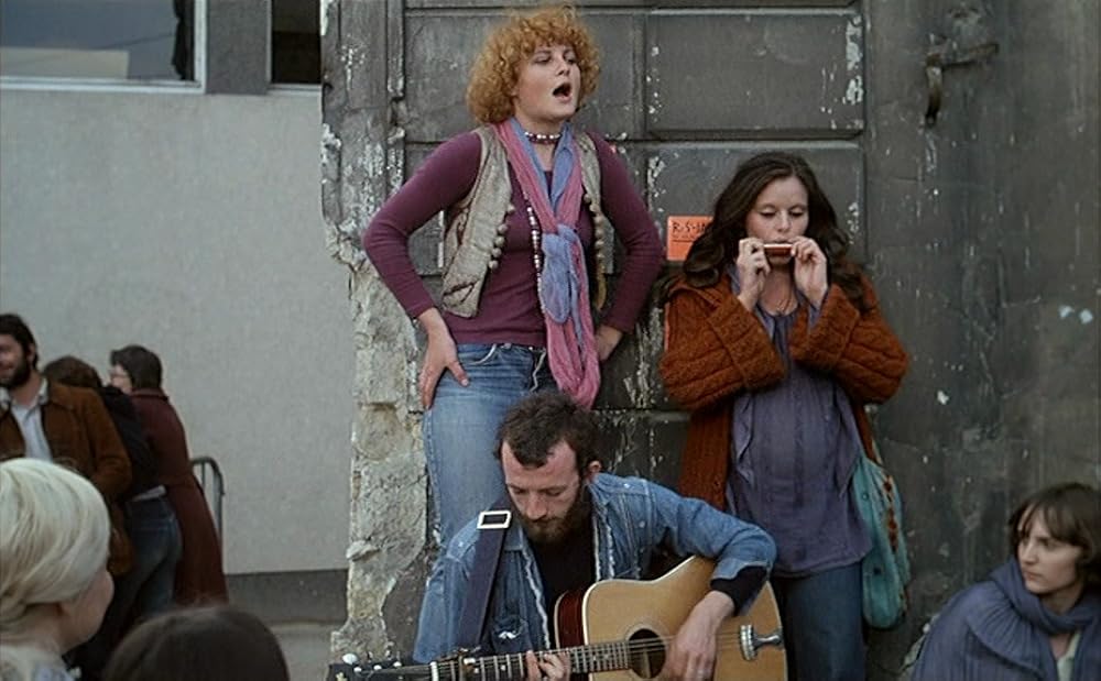 歌う女・歌わない女の画像