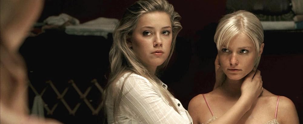 マンディ・レイン 血まみれ金髪女子高生の画像