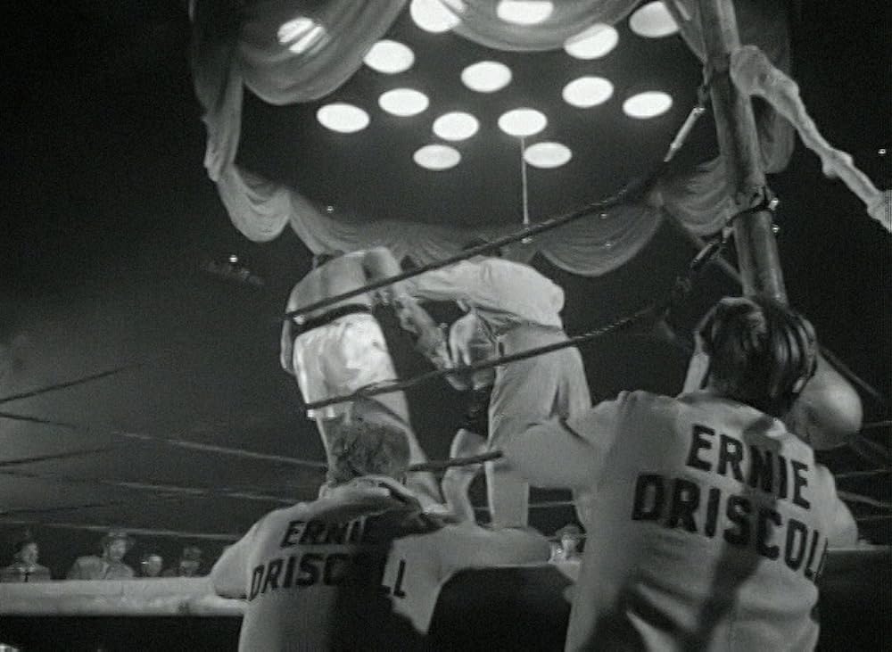 ギャングを狙う男の画像