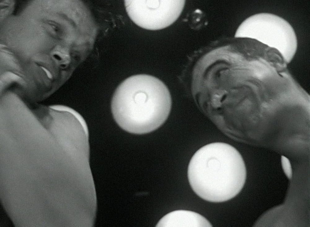 ギャングを狙う男の画像