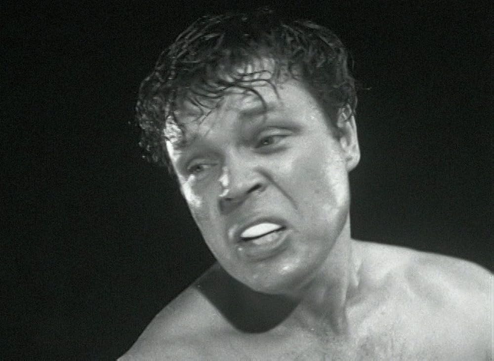 ギャングを狙う男の画像