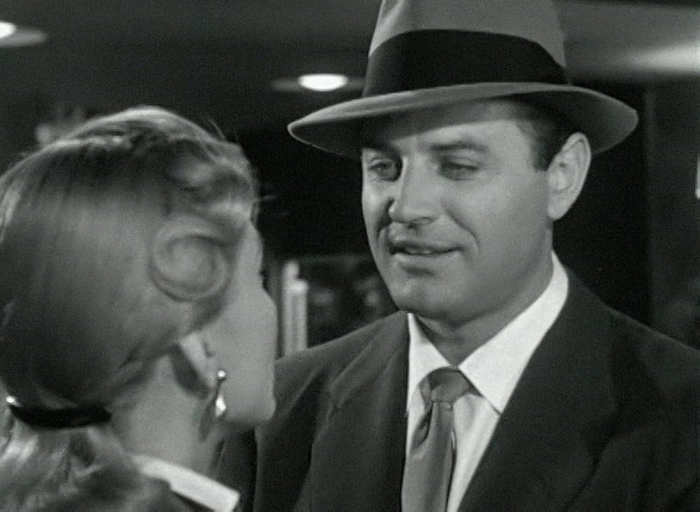 ギャングを狙う男の画像