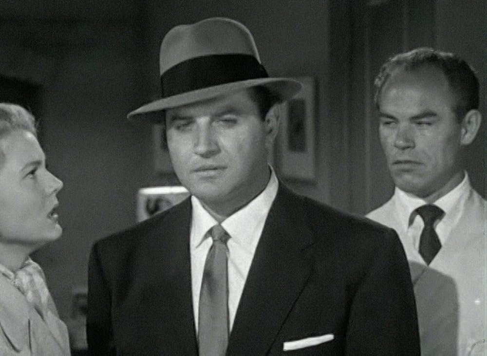 ギャングを狙う男の画像