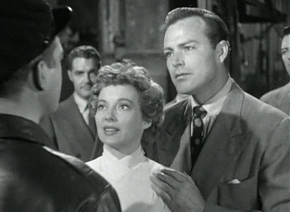 ギャングを狙う男の画像