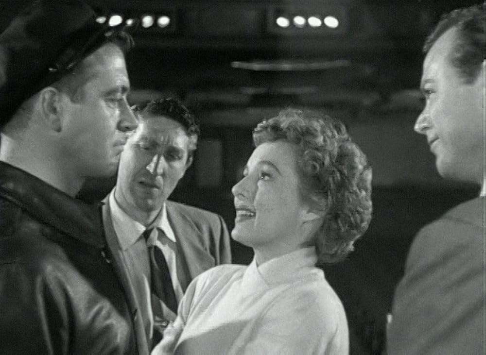 ギャングを狙う男の画像