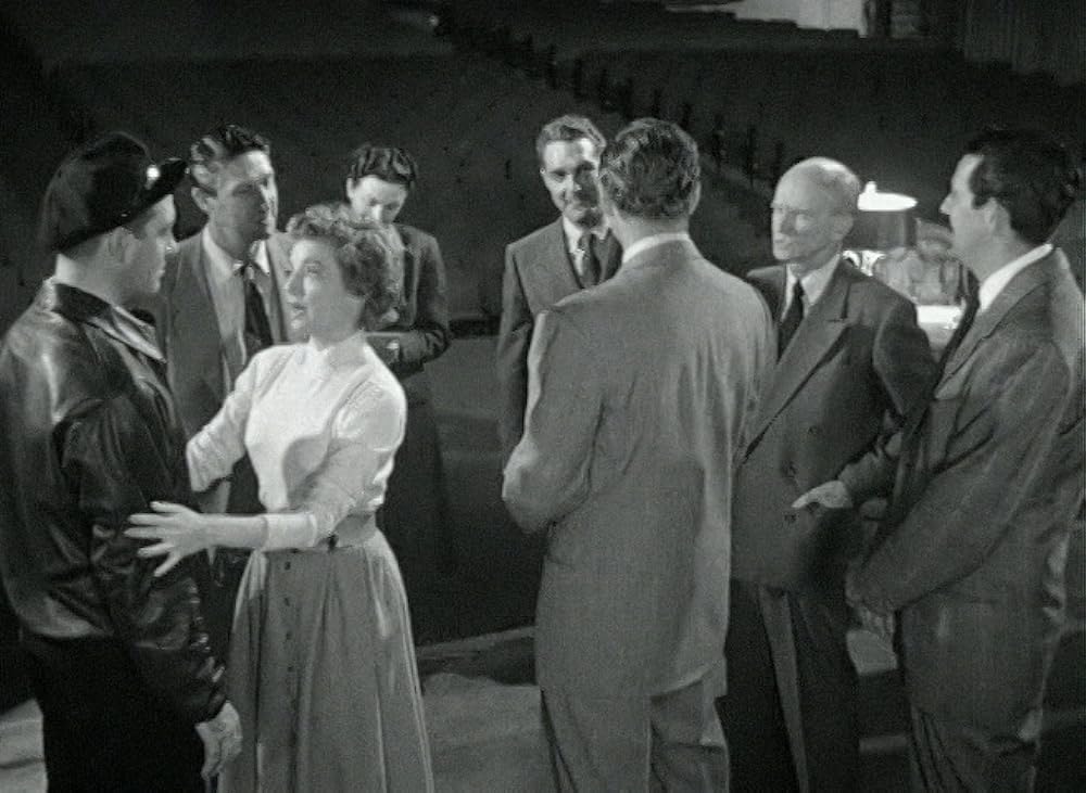 ギャングを狙う男の画像