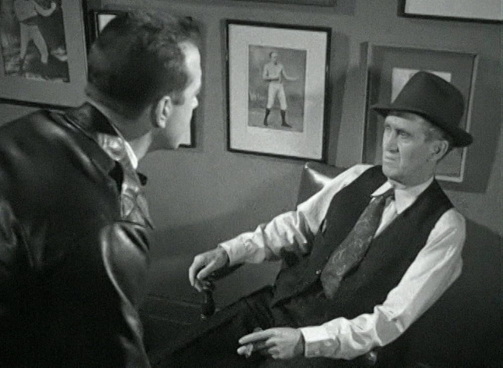 ギャングを狙う男の画像