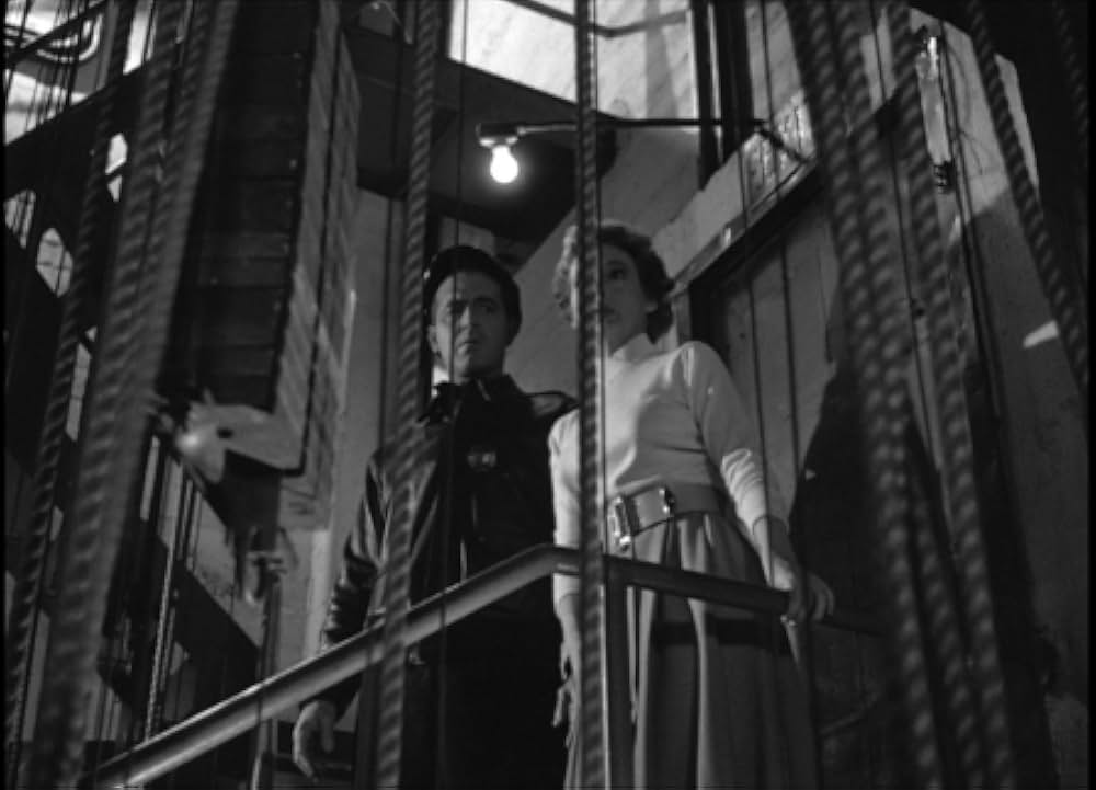 ギャングを狙う男の画像