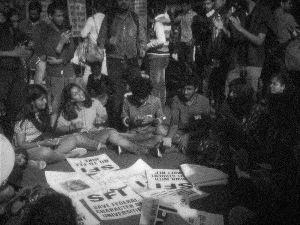 何も知らない夜の画像