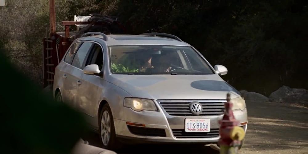 ビトウィーン・トゥ・ファーンズ: ザ・ムービーの画像