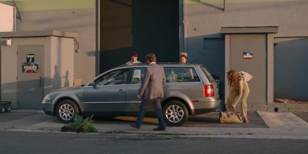 ビトウィーン・トゥ・ファーンズ: ザ・ムービーの画像