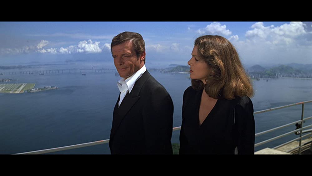 「007／ムーンレイカー」ロジャー・ムーア & ロイス・チャイルズの画像