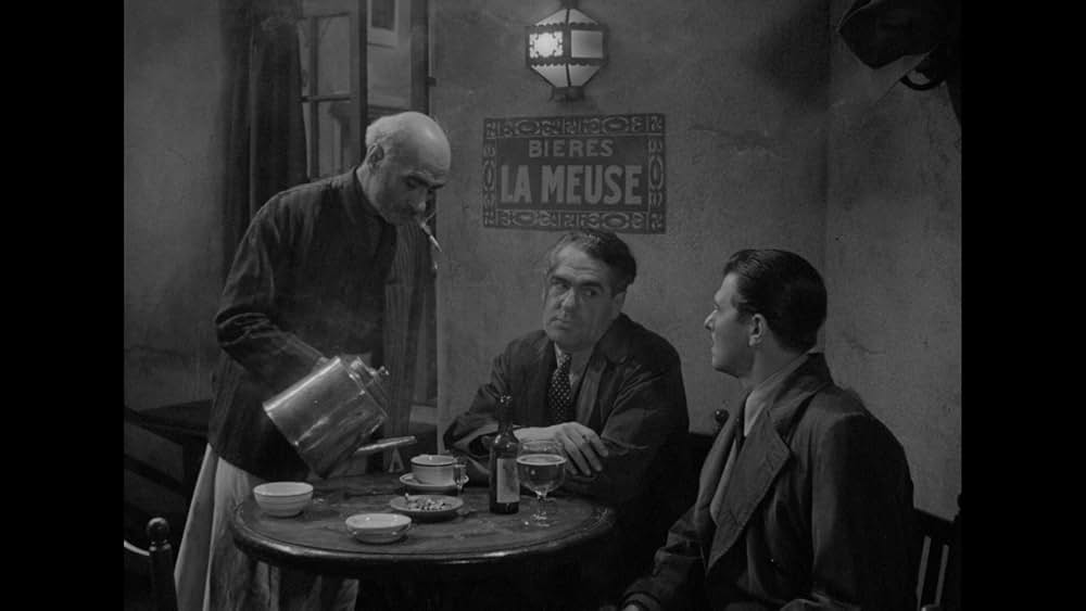 外套と短剣の画像