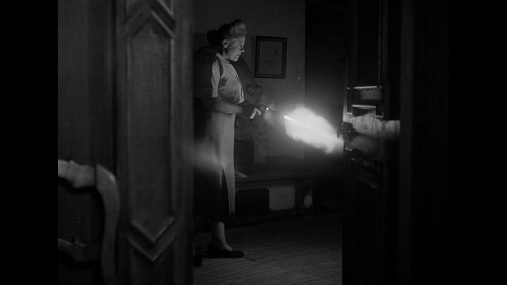 外套と短剣の画像