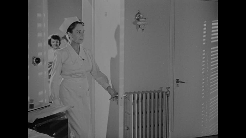 外套と短剣の画像