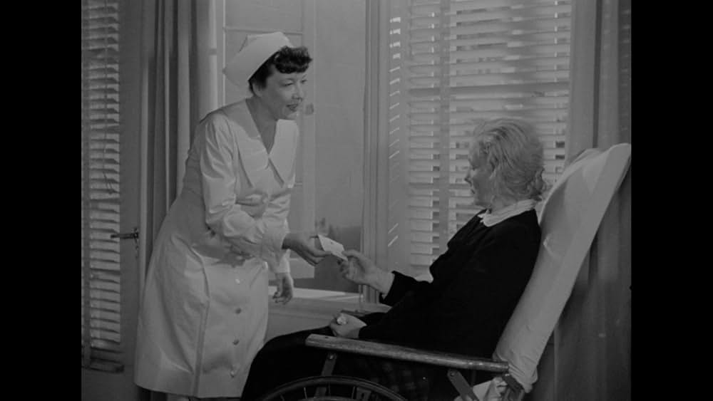 外套と短剣の画像