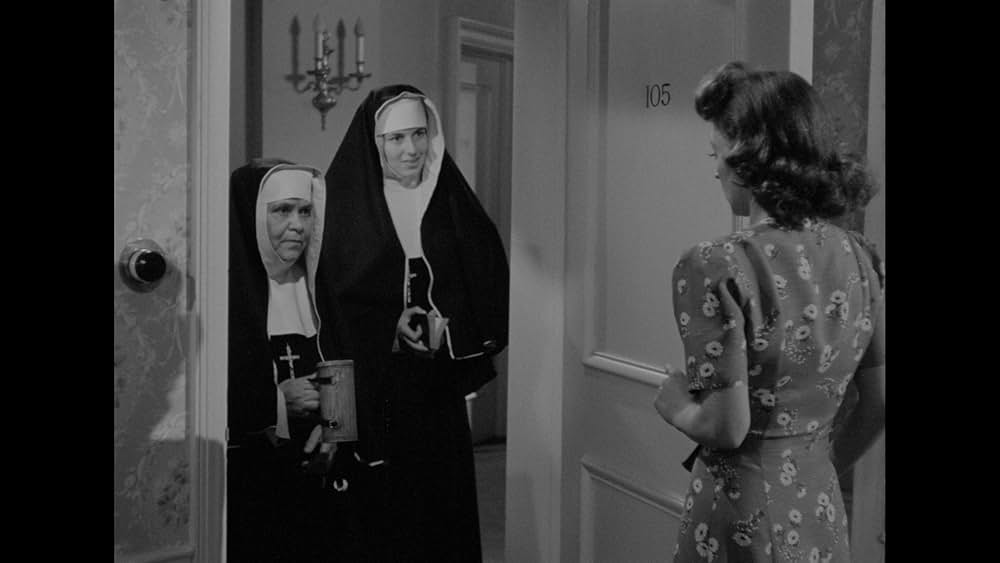 外套と短剣の画像