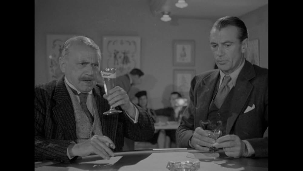 外套と短剣の画像