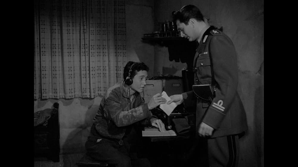 外套と短剣の画像