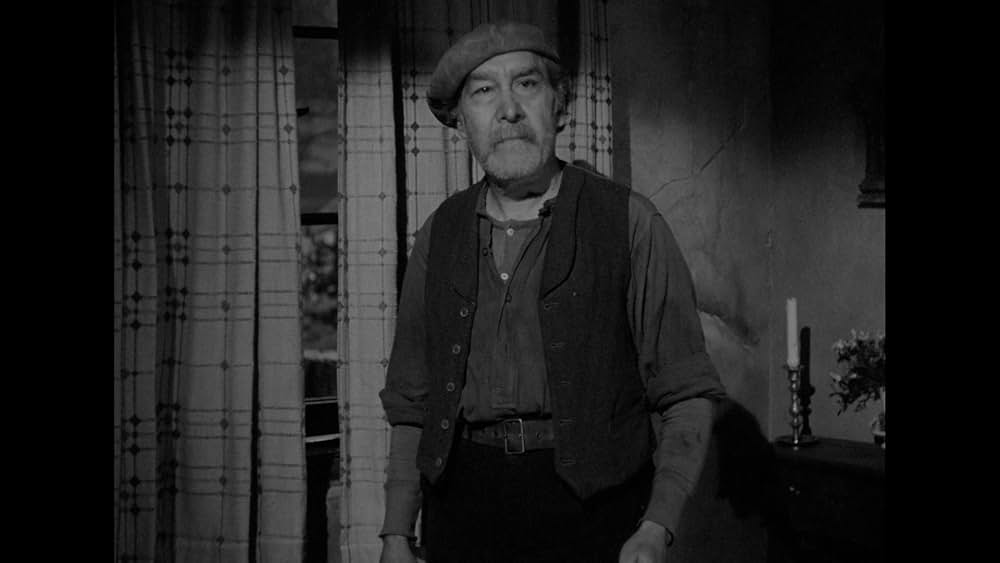 外套と短剣の画像