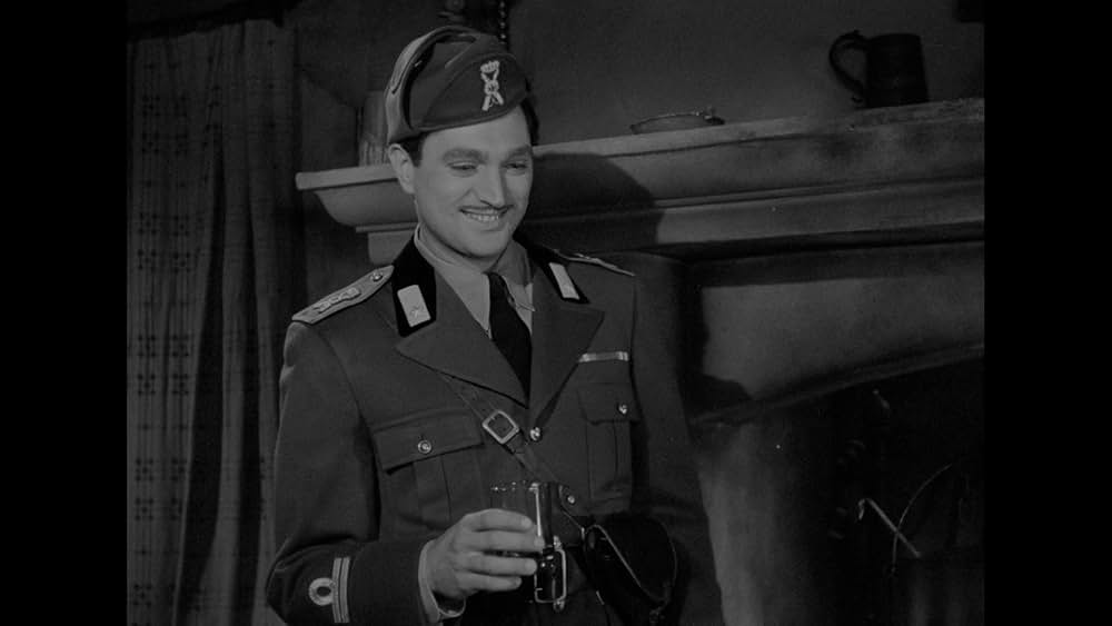 外套と短剣の画像