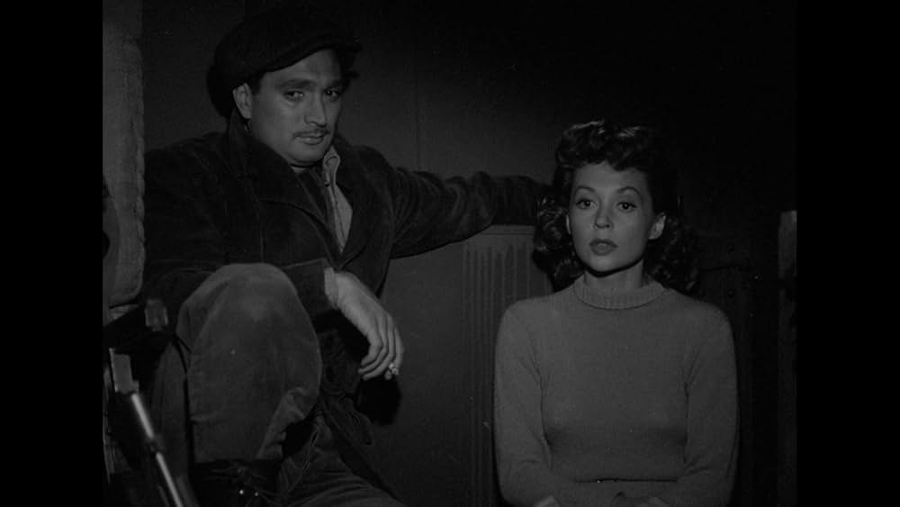 外套と短剣の画像