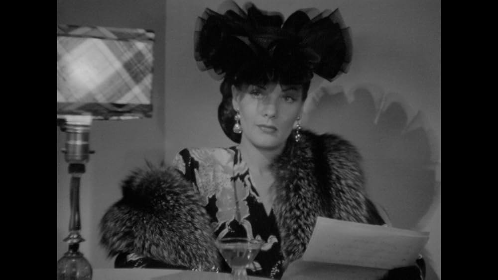 外套と短剣の画像